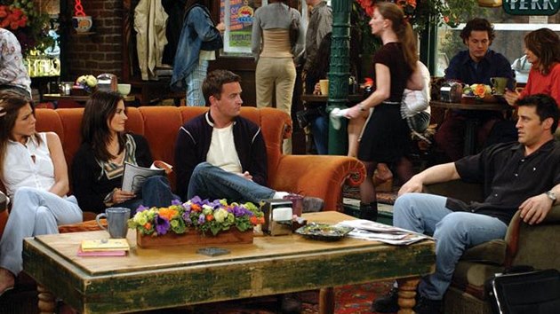 Jennifer Anistonov, Courteney Coxov, Matthew Perry a Matt LeBlanc ze serilu Ptel ve sv oblben kavrn