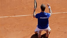 Francouzský tenista Richard Gasquet slaví vítzství v úvodní dvouhe...