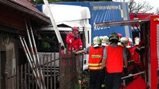 Nákladní auto v Je�ín� na Kladensku nabouralo do rodinného domu. Podle majitele...