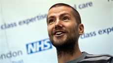 Dev�tadvacetiletý Brit William Pooley se rozhodl po p�ekonání eboly dál...