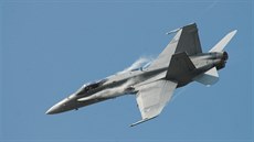 Letoun F-18 finského letectva pi nácviku letového vystoupení pro víkendové Dny...