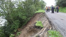 Kvůli podmáčenému terénu se sesunul svah u Dolních Věstonic (14. září 2014).