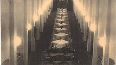 Interiér restaurace Masné krámy ped otevením v roce 1954.