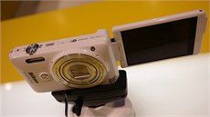 Nikon D750 první zrcadlovka s wi-fi a výklopným displejem