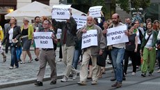 Za vypsání referenda demonstrovali ve st�edu 10. zá�í v podve�er aktivisté,...