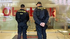 V pátek 12. zá�í zasahovala policie mimo jiných v brn�nské pobo�ce Oberbank v...