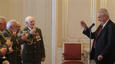 Prezident Milo Zeman se na Hrad seel s eskými veterány z 2. svtové války....