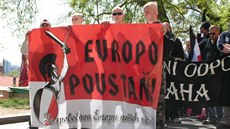 Prvomájový pochod neonacist v Brn - Kad&#225; vt&#237; buka...