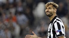 POJTE! Fernando Llorente z Juventusu Turín povzbuzuje spoluhráe.