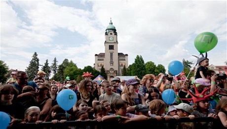 Multiánrový festival Mezi ploty letos nabídne pomoc lidem proívajícím stres,