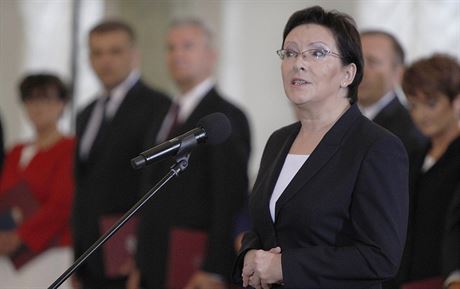 Ewa Kopaczová hovoí bhem ceremonie, kdy nová polská vláda sloila písahu...
