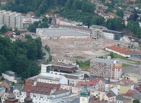 Zchátralé budovy Tepny u jsou zdemolované a na ást piléhající k opravené...