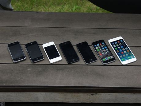 iPhone 6, iPhone 6 Plus a jejich star sourozenci