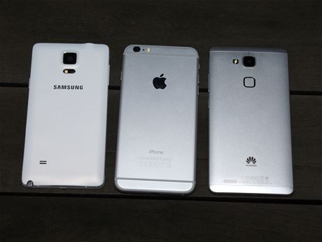 Nejnovjí Samsung Galaxy Note 4 a dva významní konkurenti od Applu a Huawei
