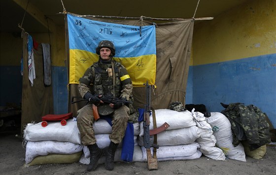 V Luhansku zavládne pímí, na fotografii stanovit ukrajinské armády poblí Luhansku
