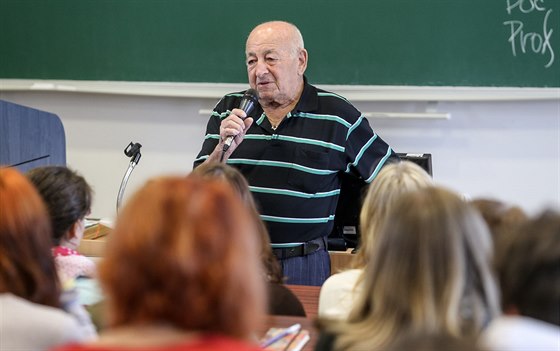 Peter Bachrach v úterý 23. záí besedoval se studenty Ostravské univerzity.