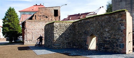 Opravené ásti stedovkých hradeb ve Frýdlantu. 