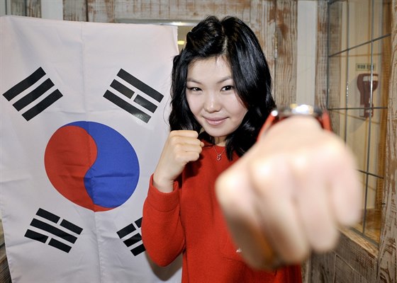 Nenápadná Severokorejka Choj Hjun Mi rozdává pěsti za Soul.