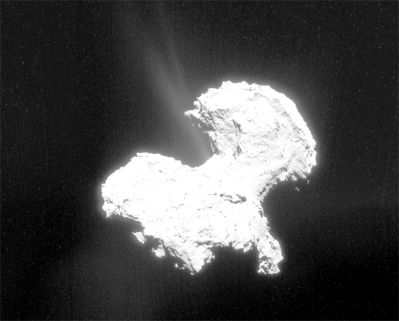 Snímek komety Čurjumov-Gerasimenko složený ze čtyř fotografií pořízených...