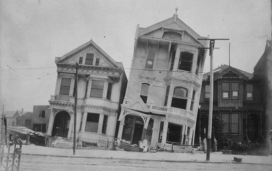 Následky zemětřesení, které v dubnu 1906 zasáhlo San Francisco