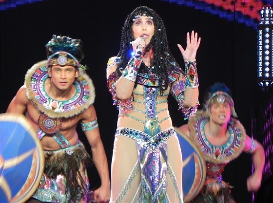 Cher na svém turné Dressed To Kill