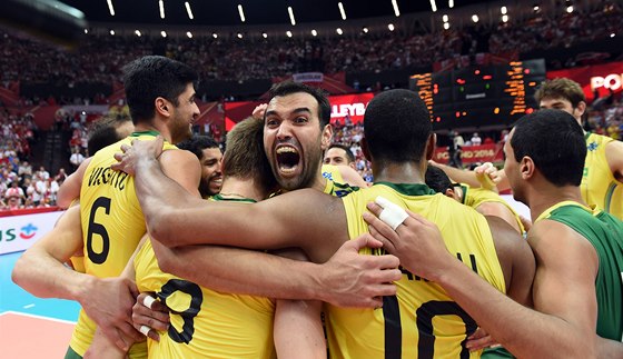 Volejbalisté Brazílie slaví postup do finále mistrovství svta. 