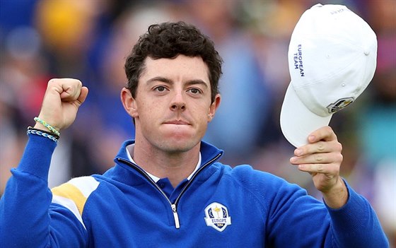 Rory McIlroy práv zaídil Evropanm dalí bod v Ryder Cupu.