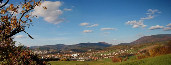 Ronov pod Radhotm, pirozené centrum Beskyd. ije v nm asi 17 tisíc...