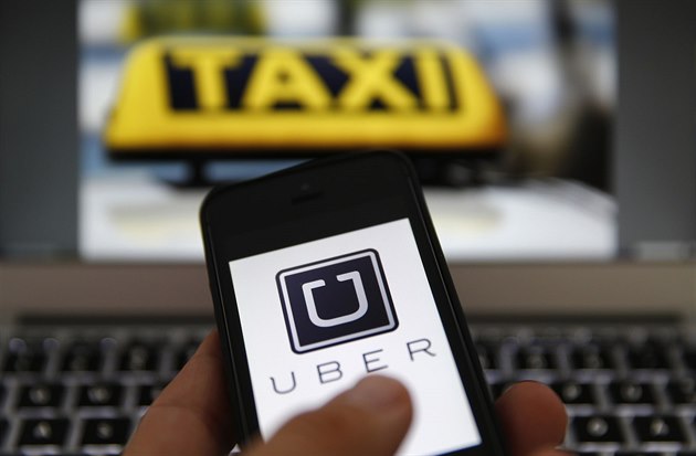 Uber se na pět let stal oficiální taxislužbou pražského letiště