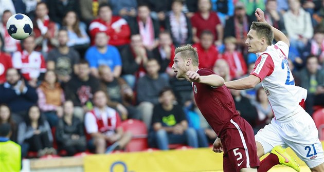 NAVÁ�E NA DOBRÝ PODZIM? Slávistický úto�ník Milan �koda (vpravo) v��í, �e se mu bude da�it i na ja�e.