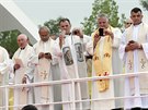 Pape Frantiek na své první evropské zahraniní cest v Albánii. (21. záí...
