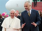 Pape Frantiek s albánským premiérem Edi Ramou na letiti Marie Terezy v...