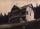 Historický snímek horské chaty Dyle.