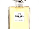 Eau premi&#232;re, inovovaná verze klasického Chanel No 5, obsahuje mimo jiné...