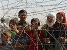 Kurdtí uprchlíci na hranicích Sýrie s Tureckem (21. záí 2014).
