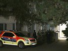 Policisté a záchranái zasahovali v byt v praské Kri, kde mu pobodal enu....