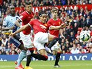 AKROBAT. Radamel Falcao z Manchesteru United zakonuje v utkání proti West Hamu.