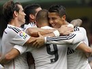 TÝMOVÉ OBJETÍ. Fotbalisté Realu Madrid se radují z gólu do sít Vilarrealu,...