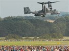 Americký konvertoplán Osprey odlétá ze Dn NATO v Ostrav