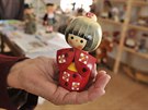 Muzeum hraek v Bobrové  vystavuje tém tisícovku panenek - v kroji nebo v...