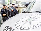Píjezd policist ped budovy Univerzity Pardubice, v nich nahlásil anonymní...