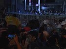 V Hongkongu demonstrovaly desítky tisíc lidí. Blokovaly finanní tvr