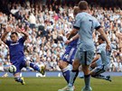 GÓLOVÁ STELA. Frank Lampard v dresu Manchesteru City prosteluje obranu
