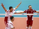 Nahecovaní volejbalisté Polska ve finále mistrovství svta. 