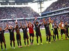 Fotbalisté Bayernu Mnichov se radují z vítzství nad Kolínem nad Rýnem.