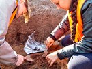 Archeologové z hradecké univerzity zkoumají významný pravký rondel v...