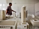 Model v pízemí budovy jasn ukazuje, jak City Tower pevyuje ostatní budovy...