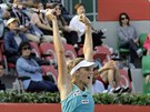 eská tenistka Karolína Plíková se raduje z finálového triumfu v Soulu.