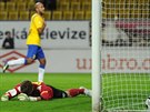 Branká Milan Hea ze Slovácka krátce poté, co inkasoval tetí gól od...