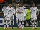 Fotbalisté Lyonu slaví gól.